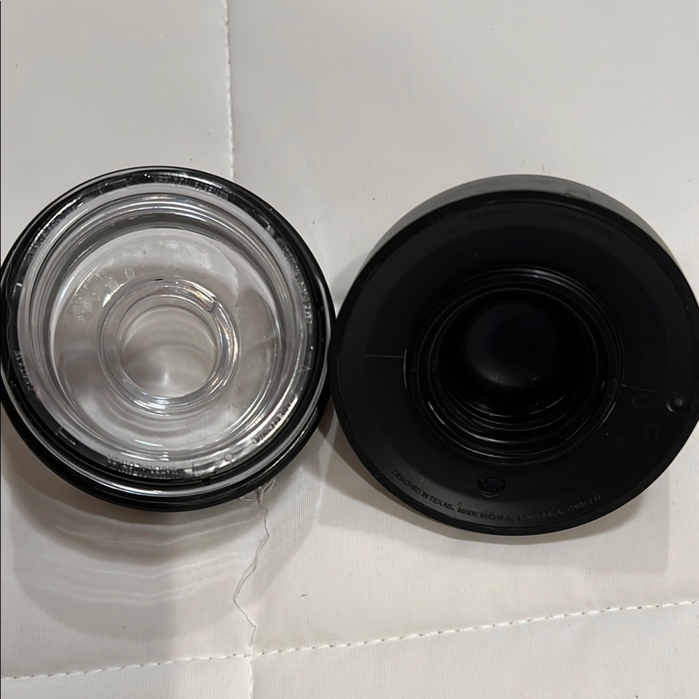 YETI Black Stainless Steel Water Bottle - Picture 6 of 6